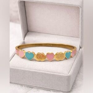 Elegant Gold tone Bracelet with Pink and Blue Hearts